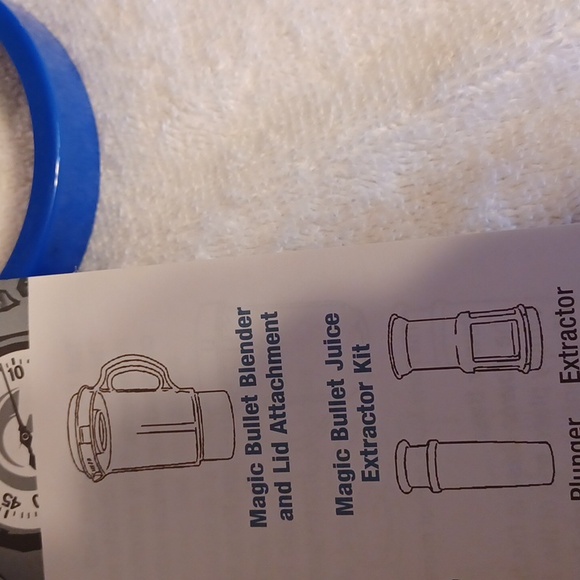 Magic bullet blender and lid attachments, extractor, cross blade, confort lids - Picture 7 of 8